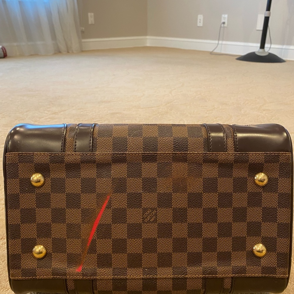Louis Vuitton - Picture 6 of 6